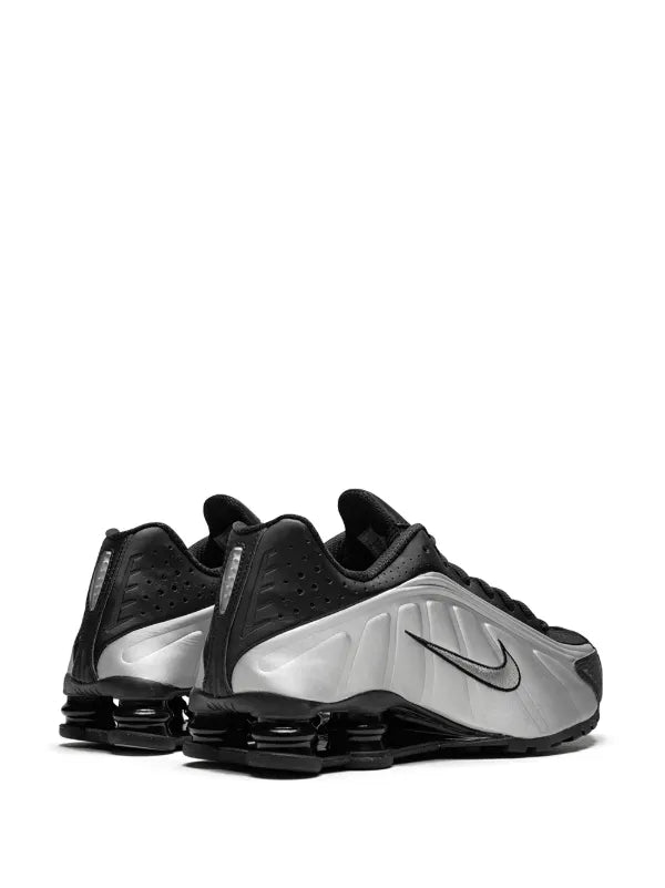 Nike Shox R4 “Black & Metallic Grey”
